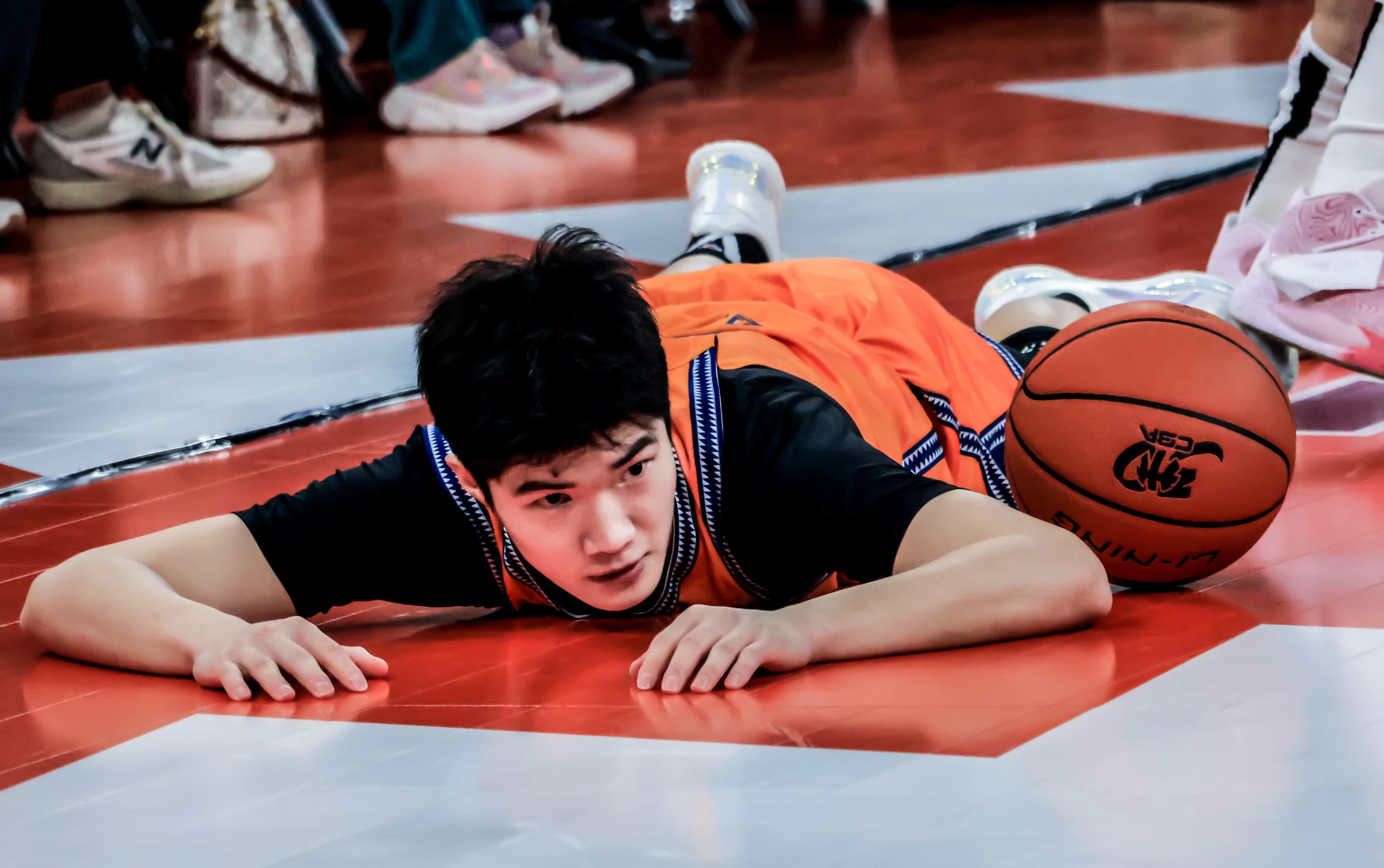 上海男篮备战周末比赛，期待新突破的简单介绍