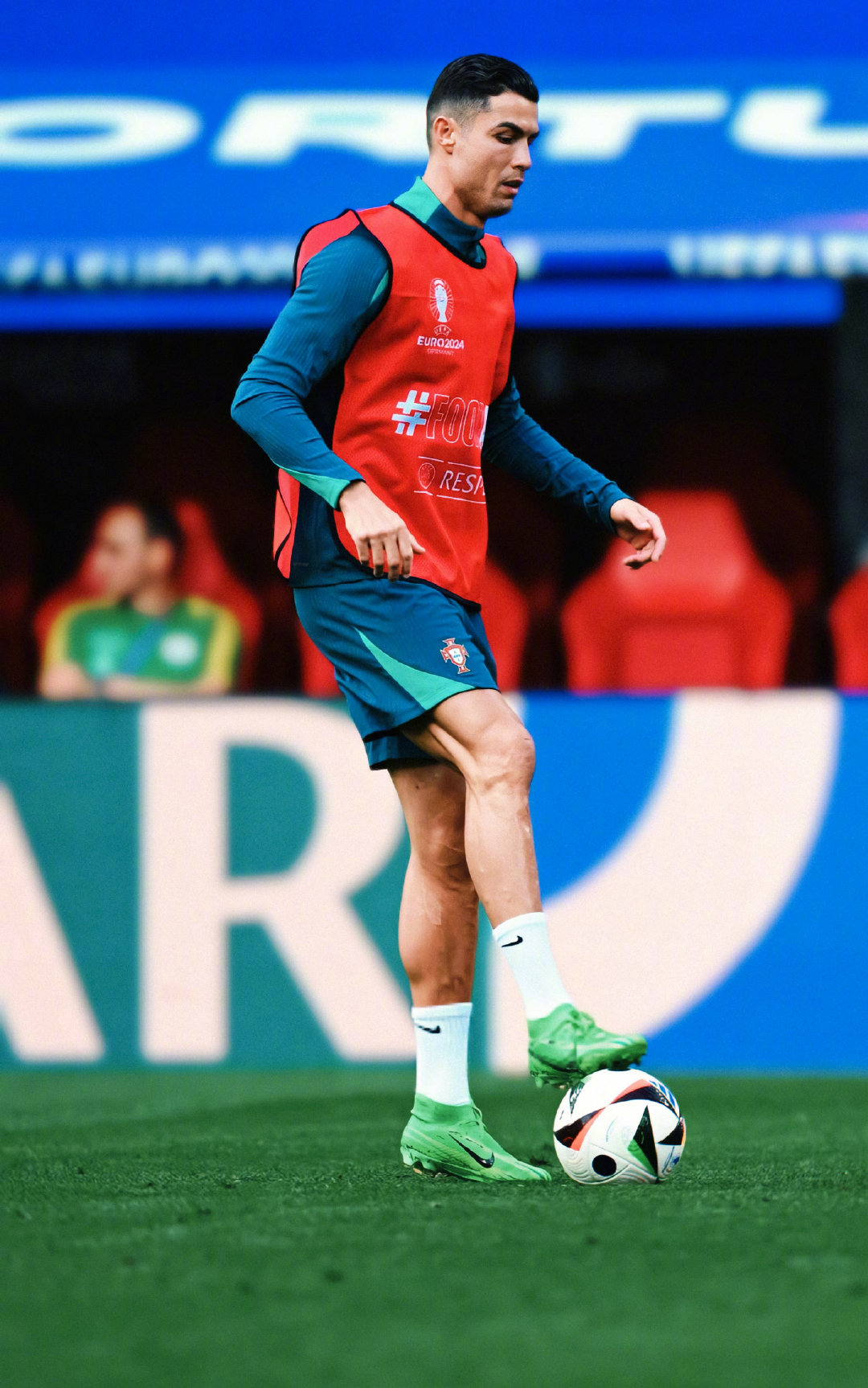 捷克队取得胜利，成功锁定欧洲杯参赛资格的简单介绍