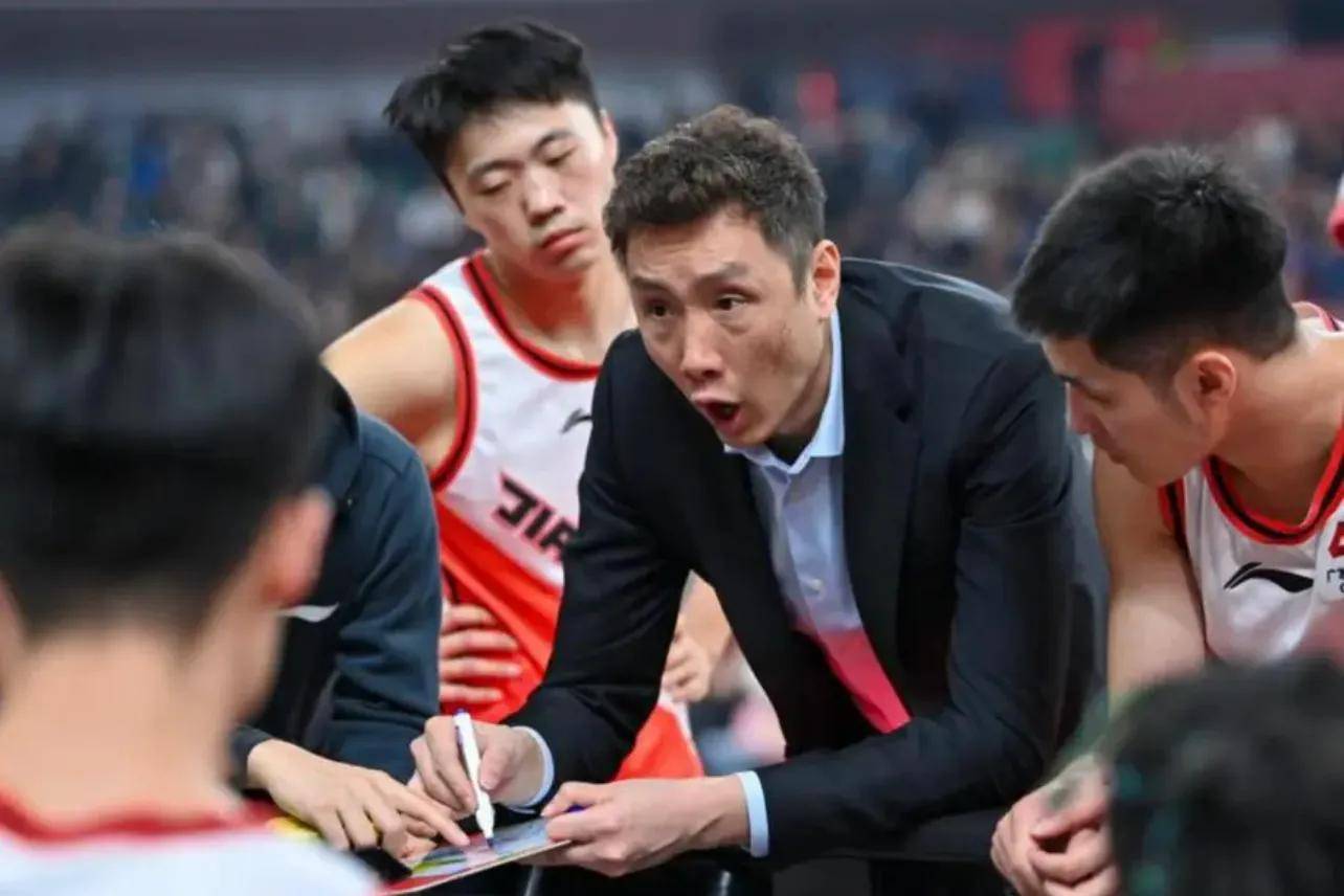 包含深圳男篮成绩起伏，战绩不尽人意再次告负的词条