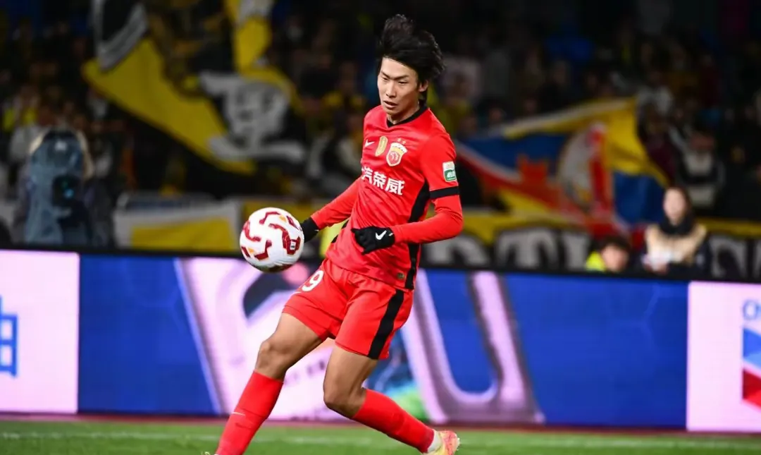 关于上港球员：尽管落败，但我们仍然自信闯过亚冠困境的信息