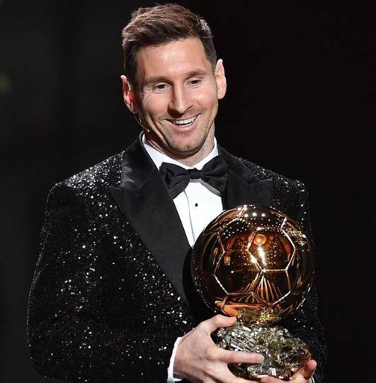 梅西再破纪录，助巴萨稳坐积分榜榜首