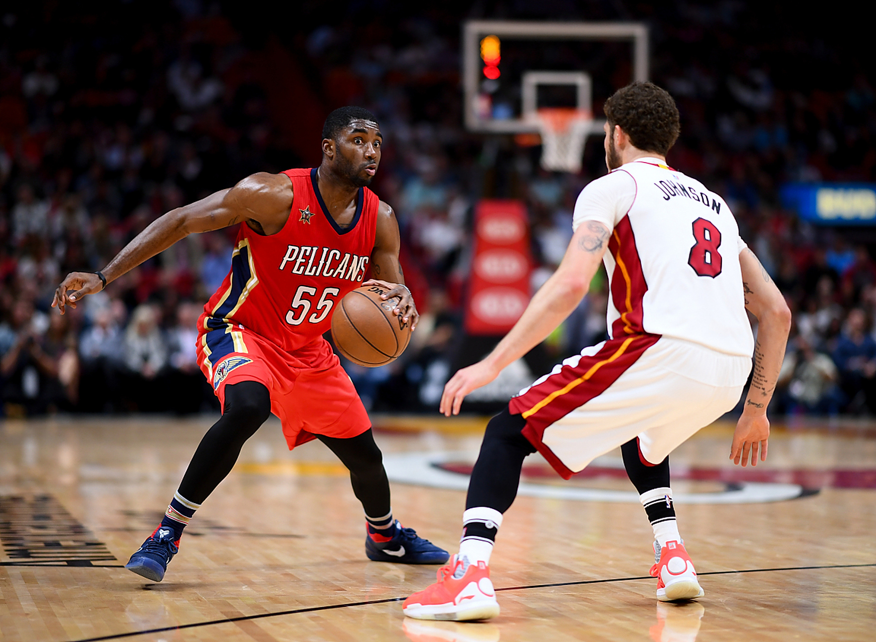 热火主场再胜凯尔特人，总比分-领先，晋级一步之遥的简单介绍