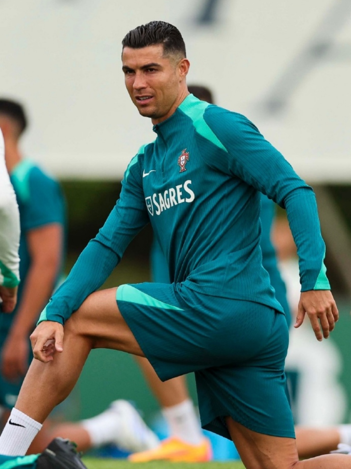 各路豪强备战，欧洲杯氛围热烈，抢眼穿越的简单介绍