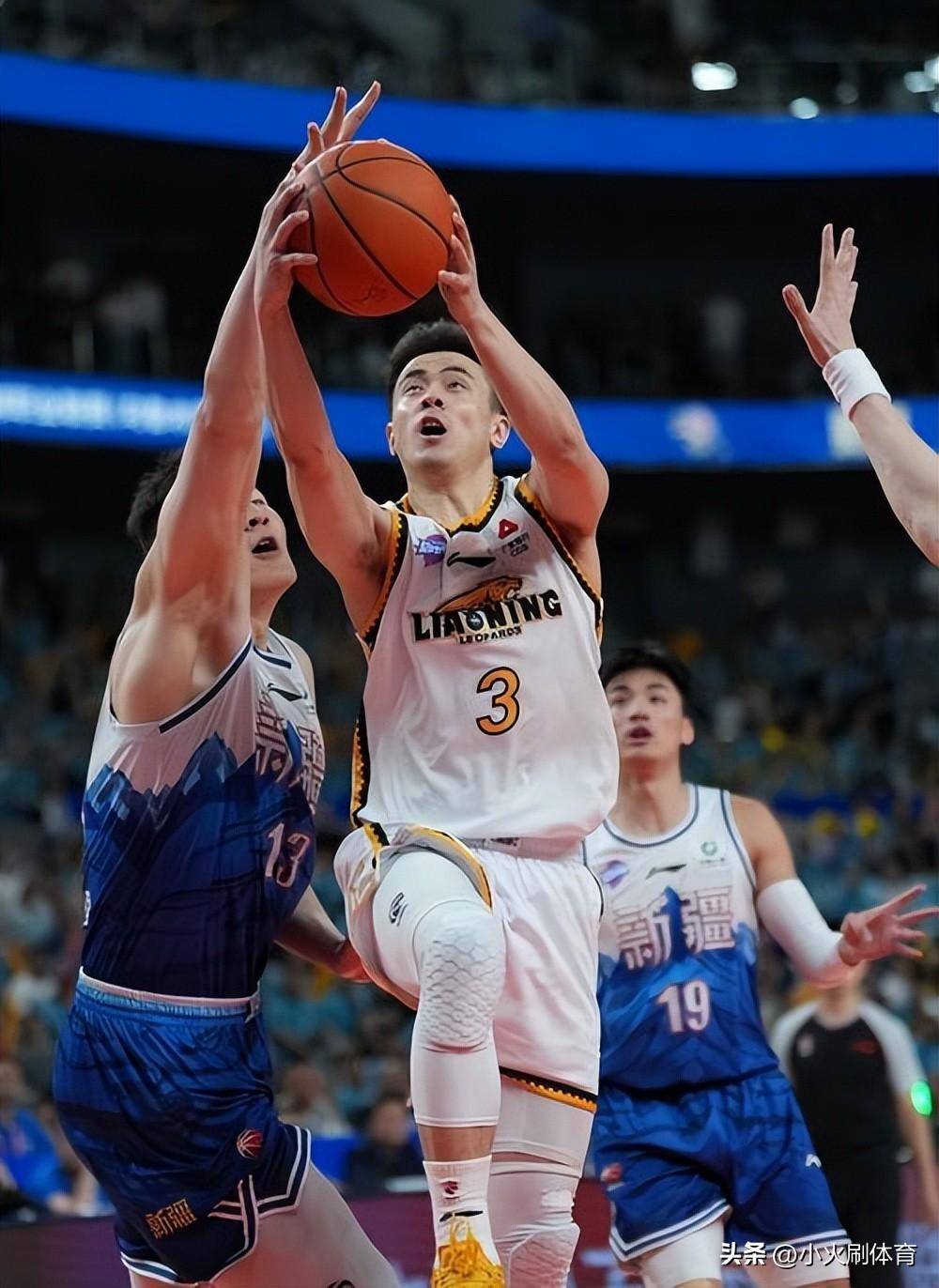 天津男篮再胜辽宁队,豪取连胜 天津男篮再胜辽宁队,豪取连胜