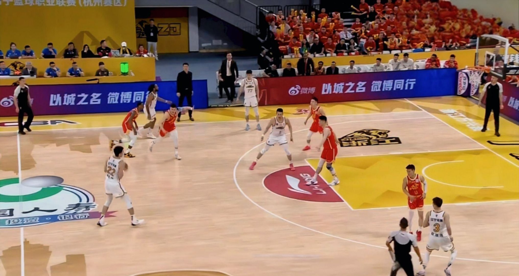 热闹CBA篮球赛即将开打，球迷热情高涨的简单介绍
