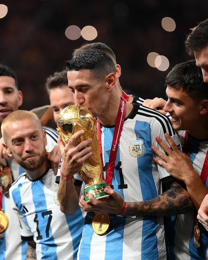 包含阿根廷队主场战胜荷兰队获得友谊赛胜利的词条