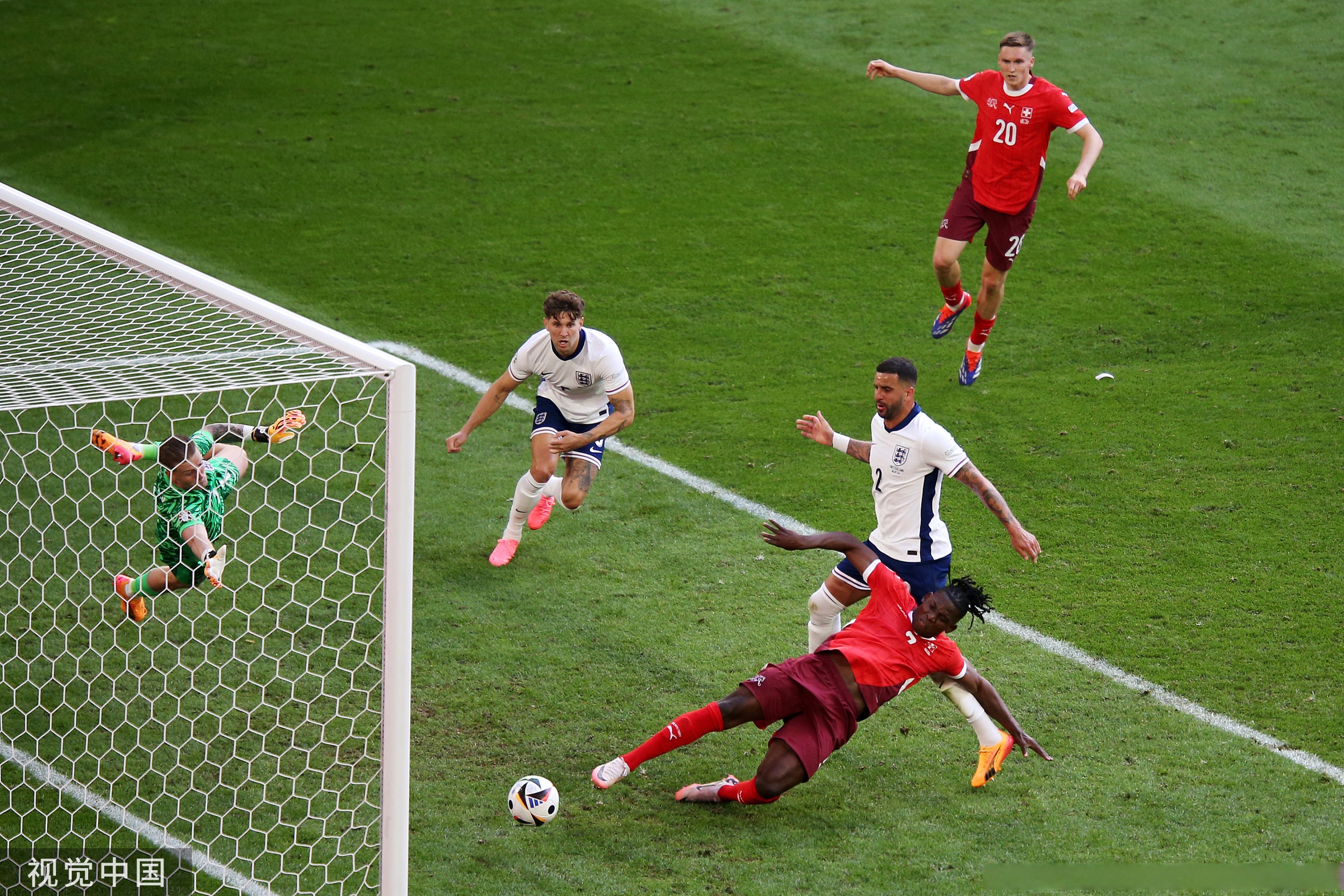 瑞典队轻取英格兰队，波尔点燃赛场