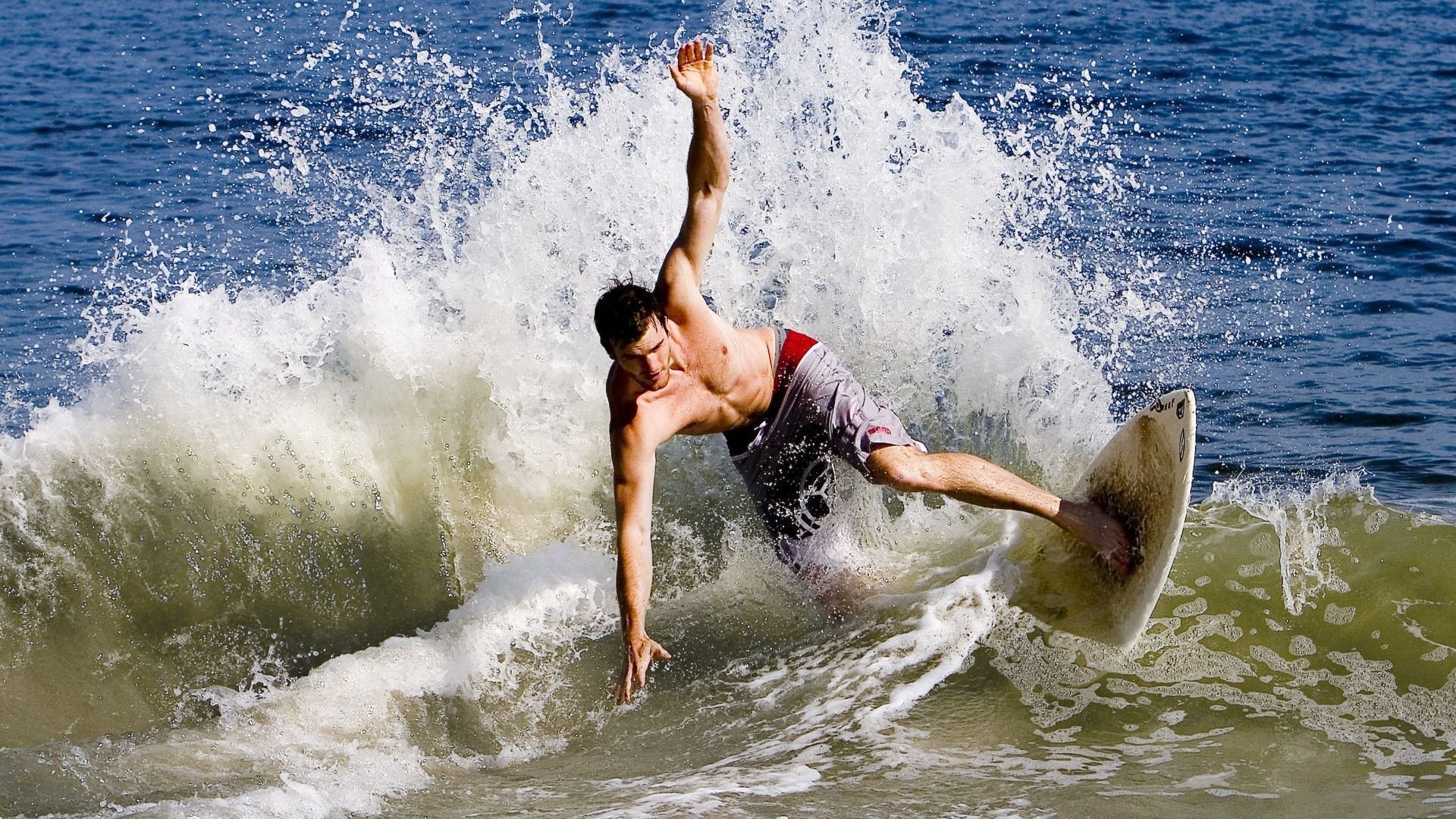 当铁骑遇上绿衫军，库里火热手感能否改写宿命之战？